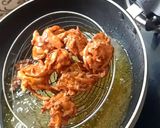 A picture of step 6 of Pyaz pakoda.