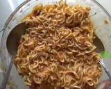 Foto langkah ke 4 dari resep Mie kepompong goreng.