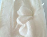 Foto del passaggio 1 della ricetta Gelato con biscotto e crema ai fiocchi di latte, granella di pistacchi e cioccolato