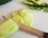 Foto del paso 3 de la receta Emparedado (bocatta) de pan de centeno con queso crema y pepino