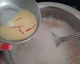 A picture of step 2 of Saffron sevai kheer.