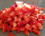 Foto del paso 1 de la receta: Copa de yogur y fresas con edulcorante