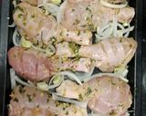Foto del paso 2 de la receta: Muslos asados de pollo con patatas panaderas