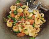 Foto langkah ke 4 dari resep Tumis Udang Cabe Ijo.