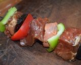 Foto del paso 6 de la receta: Fierritos de bondiola, chorizo y ciruela