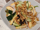 Ensalada de manzanas y nueces con vinagreta de mostaza y miel
