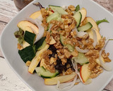 Foto del paso 2 de la receta: Ensalada de manzanas y nueces con vinagreta de mostaza y miel