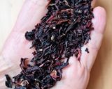 Foto del paso 1 de la receta: Infusión de Hibiscus 🌺 con canela, clavo y limón 🌺