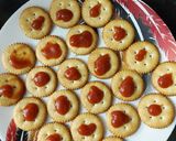 મોનેકો બિસ્કીટ પીઝા (Monaco Biscuit Pizza Recipe In Gujarati) રેસીપી સ્ટેપ2ફોટો