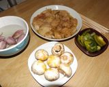 Foto del paso 2 de la receta Brochetas de pollo al curry con champiñones, pimiento y chalotas