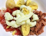 Hình bước làm 2 của món Salad Trứng Xúc Xích