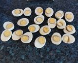 Foto del paso 2 de la receta: Huevos rellenos con mayonesa