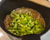 Foto del paso 3 de la receta Albóndigas de rape en salsa con patatas y gambones