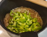 Foto del paso 3 de la receta: Albóndigas de rape en salsa con patatas y gambones