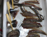 Foto del paso 1 de la receta: Sardinas rebozadas con marinado de limón y jengibre. Y pincho de caballa en escabeche