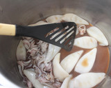 Foto del paso 3 de la receta: Guiso de chipirones con patatas