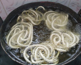தேன் குழல் முறுக்கு (Then kuzhal murukku recipe in tamil) ரெசிபி ஸ்டேப் 3 புகைப்படம்