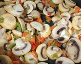 Foto del paso 3 de la receta: Espaguetis cremosos con gambitas!