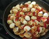 Foto del paso 5 de la receta: Merluza a la plancha y almejas a la marinera