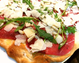 Foto del paso 4 de la receta: Pizza de Carpaccio de Ternera, con Rúcula y Piñones
