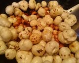 मसालेदार भुना मखाना(Masaledar bhuna makhana recipe in Hindi) रेसिपी चरण 3 फोटो