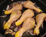 Foto del paso 3 de la receta: Jamoncitos de pollo en salsa con champis