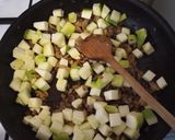 Gombás cukkinis szűzpecsenye tepsiben sült krumplival recept fázis 2 fotója