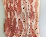 รูปขั้นตอนการทำที่ 2 ของ หมูพันพริกหยวกไส้ชีส チーズinピーマンの肉巻き