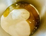 A picture of step 2 of Lenten honey pie in a multicooker.