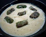 A picture of step 5 of Spinach roll in cheese sauce.