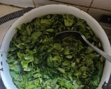 Foto langkah ke 2 dari resep Sayur Bening Kelor Temu Kunci.