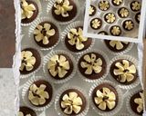 Foto langkah ke 5 dari resep Chocolate Cup Cake.