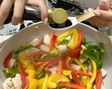A picture of step 5 of Stir-Fried Chicken Breast with Tri-Color Peppers 🫑.