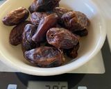 A picture of step 1 of Dates and peanut bites.