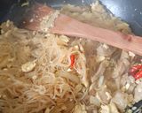 Foto langkah ke 3 dari resep Bihun Goreng Simpel.