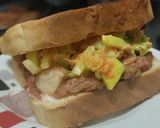Foto del paso 6 de la receta: Sándwich🍗de pollo🥓y ensalada fresca🥯🧅🥑