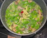Hình bước làm 2 của món Canh gà phi lê nấu cải bẹ và nấm mỡ