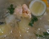 Foto langkah ke 5 dari resep Sup Ikan Salmon.