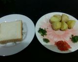 A picture of step 1 of Aaloo toast.