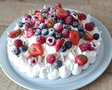 Une image de l'étape 9 de La pavlova fruits rouges.