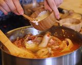 Foto langkah ke 4 dari resep Ayam Woku Khas Manado: PEDAS MAKNYUS.