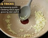 Foto langkah ke 5 dari resep Ayam Goreng Kailan Devina Hermawan.