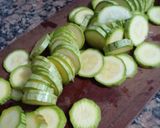 Foto del paso 2 de la receta: Tarta de Zucchini con Base de Papa Dorada