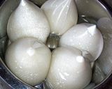 A picture of step 1 of Tuwon semo miyan kuka.