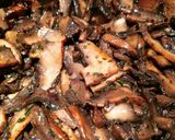 Foto del passaggio 4 della ricetta Funghi portobello trifolati