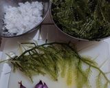 Foto langkah ke 1 dari resep Latoh Urap Kelapa Parut.