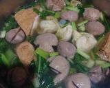 Foto langkah ke 5 dari resep Sup Bakso dan Pangsit.