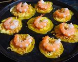 Hình bước làm 2 của món Bánh khọt mì tôm