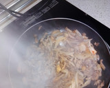 Foto del paso 1 de la receta: Revuelto de setas con jengibre, albahaca y pimentón