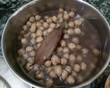 A picture of step 1 of Chole rice.